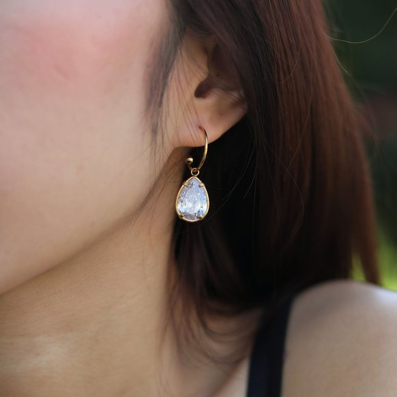 SLONE Chunky Crystal Earrings - Picture 4 of 7